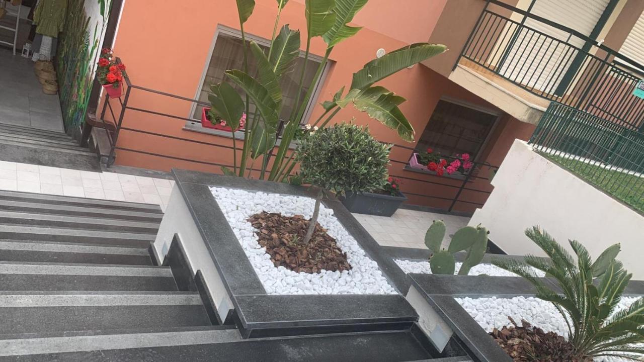 Hotel Portum Giardini Naxos Bagian luar foto